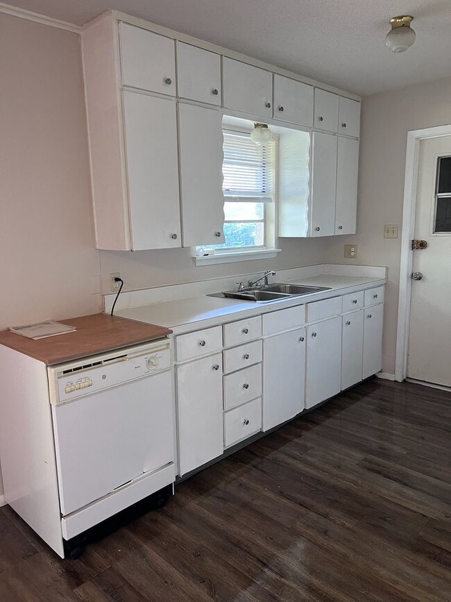 Photo - 1217 Briarwood Dr