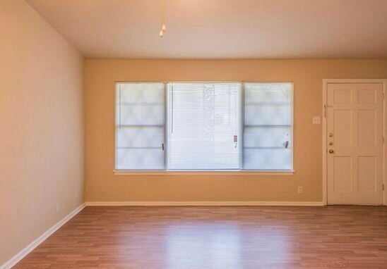 Photo - 7527 Dell Oak Dr