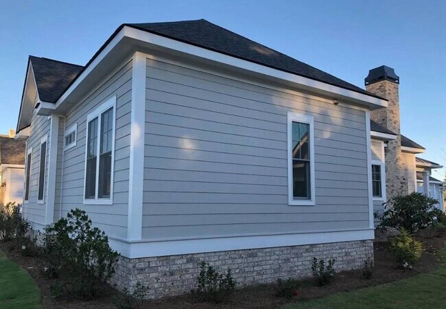 Photo - 225 Coach Light Way SW