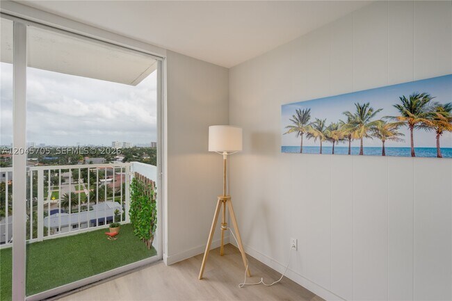Photo - 2000 NE 135th St Unit 908