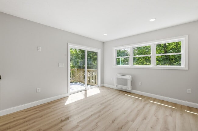 LR to deck - 185 Woodland Ave Unit 185R