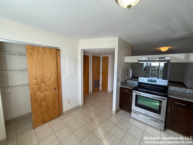 Photo - 152 North Beacon St Unit B2