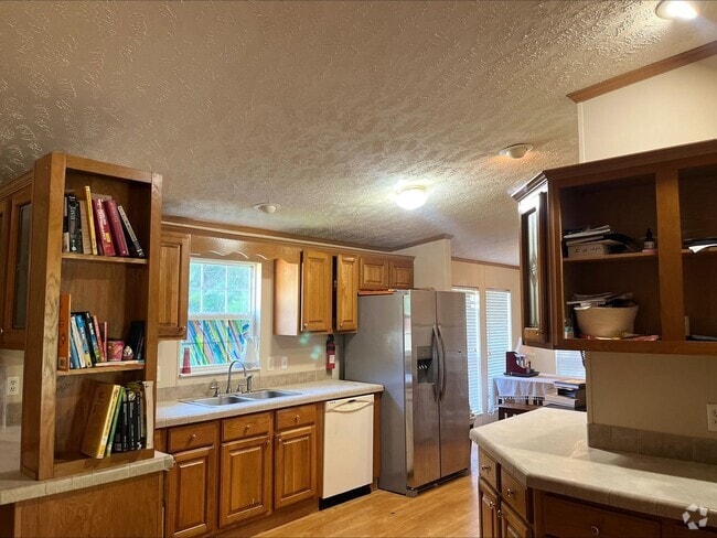 Building Photo - 3bed/2ba Single Family Home