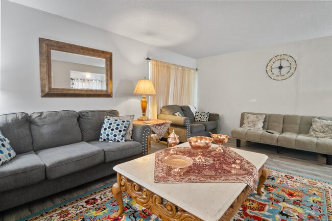 Photo - 2811 SW Archer Rd Unidad O123