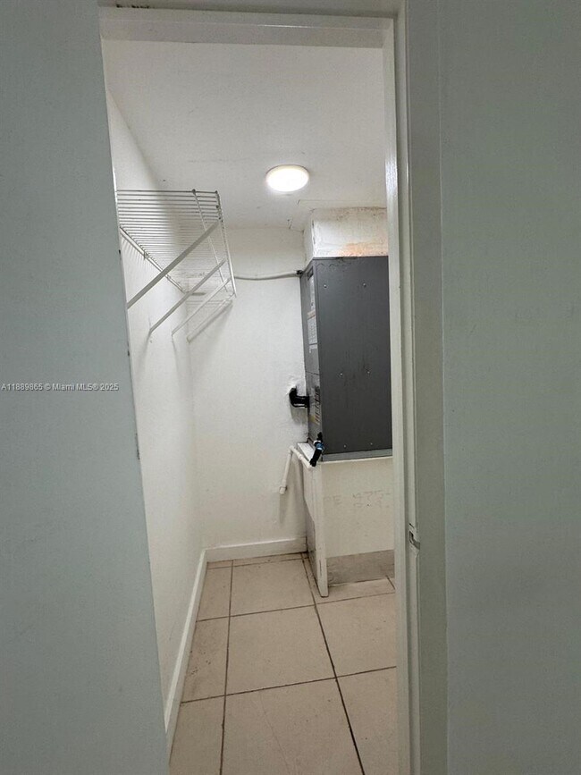 Photo - 680 NE 88th Terrace Unidad 9
