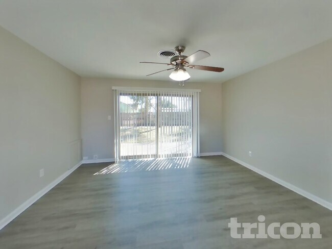 Photo - 1122 Ibsen Ave