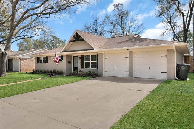 Building Photo - 143 Bluebonnet St
