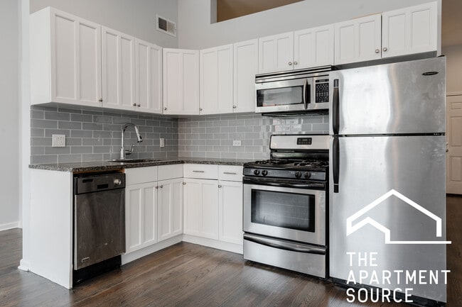 Photo - 1133 W Madison St Apartment
