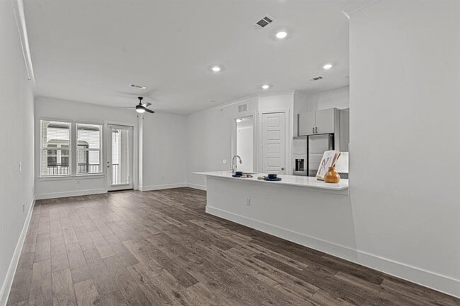 Building Photo - 1664 Hillside Terrace Rental