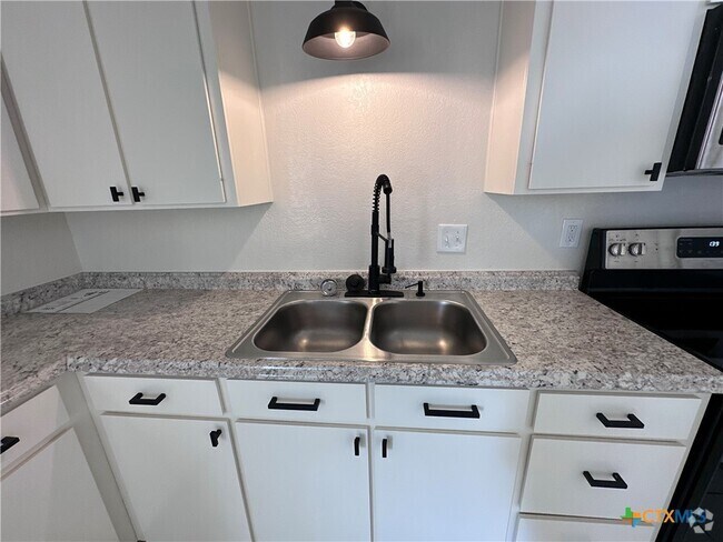 Building Photo - 1202 Urbantke Ct Unit B Rental