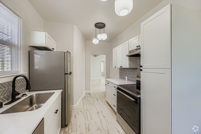 Building Photo - Breathtaking Renovation! Oversized 2 Bed 1... Rental