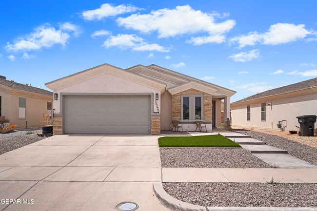 Building Photo - 15220 Apex Ct