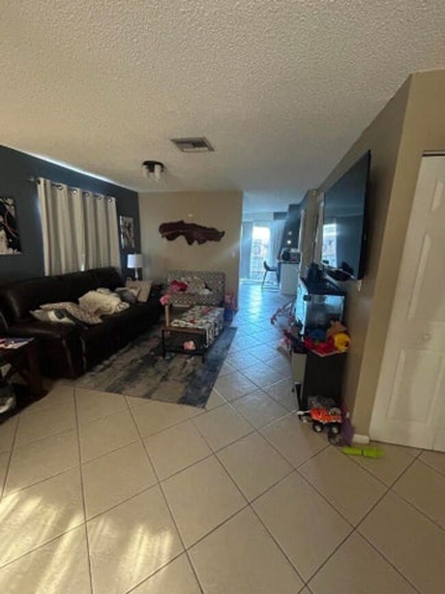 Photo - 818 Sandtree Dr