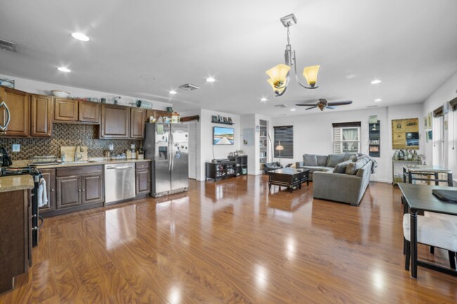 Photo - 630 Front St