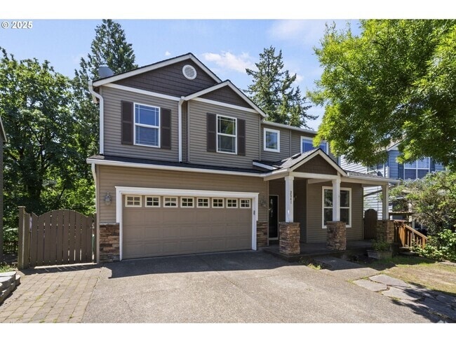 Building Photo - 3 levels, 7 bedrooms , lower level apartme... Rental