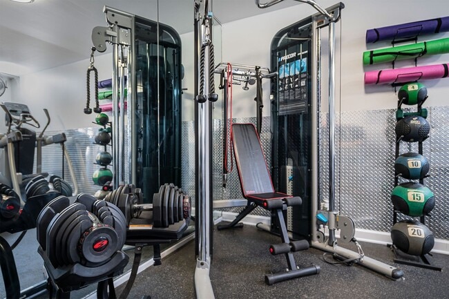 Photo - Arlington Club Apartments