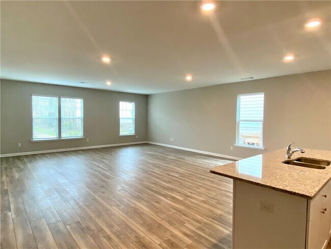 Photo - 4412 Grosbeak Dr