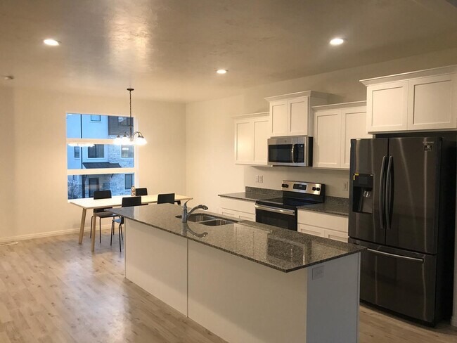 Photo - 449 Willow Leaf Rd