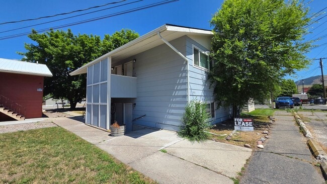 Building Photo - 1411 Stoddard St Unit 3