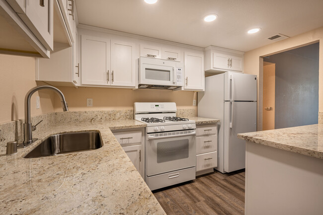 Building Photo - Marconi Oaks Rental