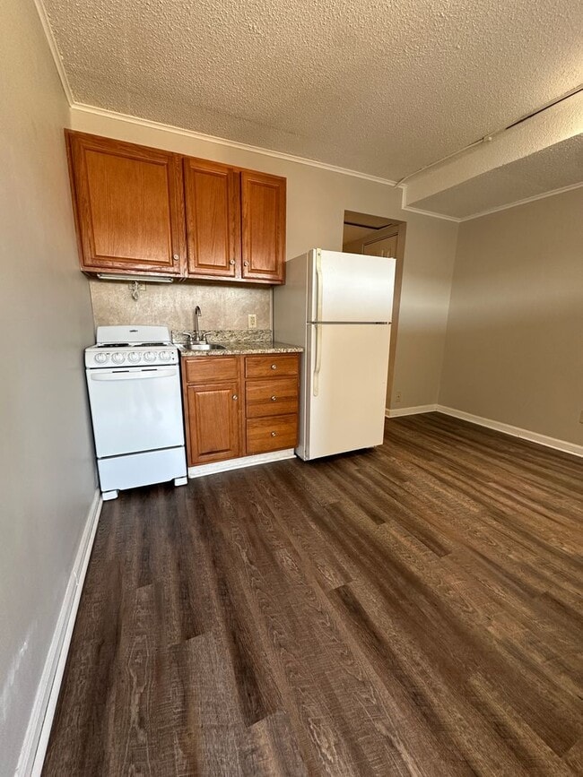 Photo - Flexible lease length at a great price! Secure this unit for 6, 12 or 18 months @ $1100/month!! M...