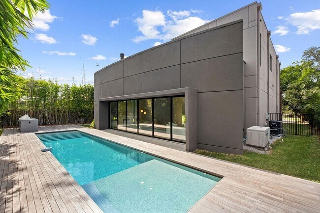 Photo - 1742 Temple Dr