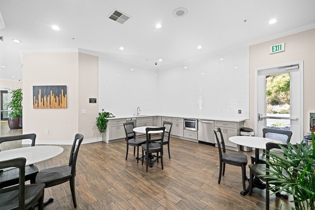 Photo - Mountain Shadows Apartments