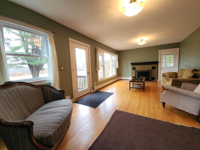 Photo - 907 W Swanzey Rd