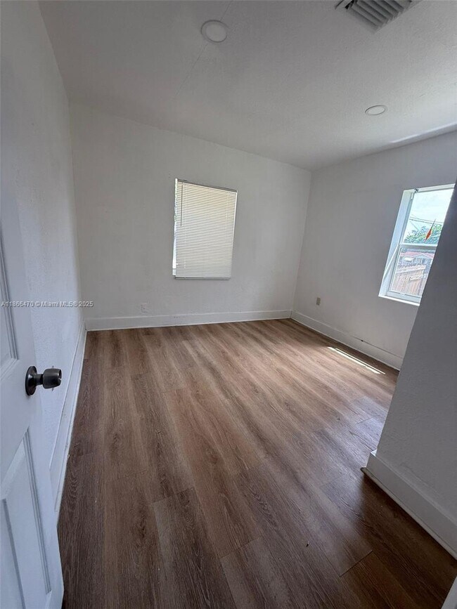Photo - 2424 NW 44th St