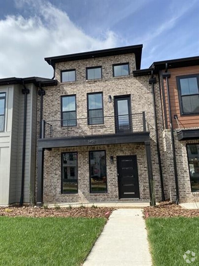 Building Photo - Beautiful New Townhouse in the Heart of Mu...