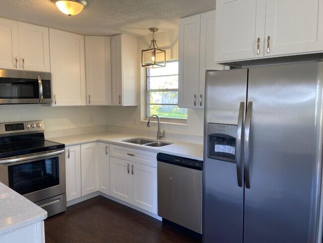 Photo - 2338 E 17th St