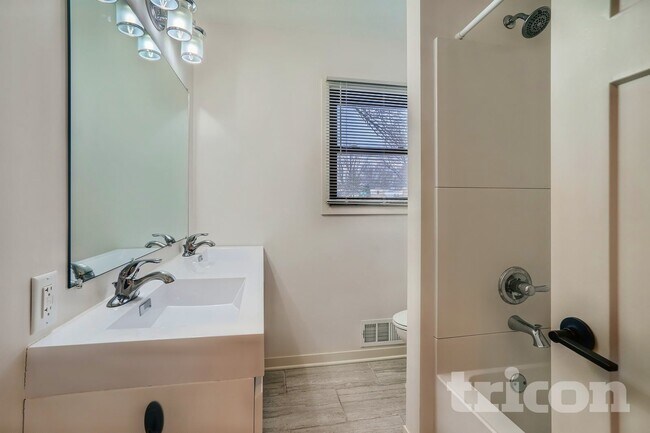 Photo - 3363 69th St E