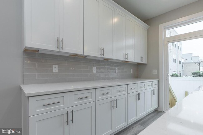 Photo - 138 W Huntingdon St Unit 1