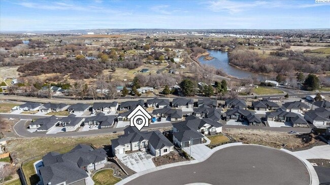 Photo - Stunning 5 Bedroom 4 Bath w/Daylight Basement West Richland!!!