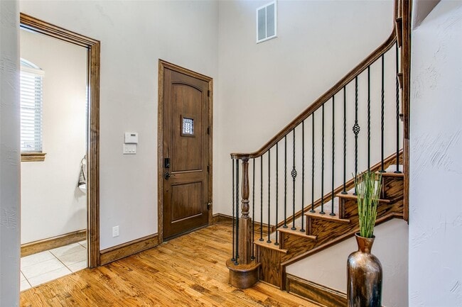 Photo - 1805 Castle Ct