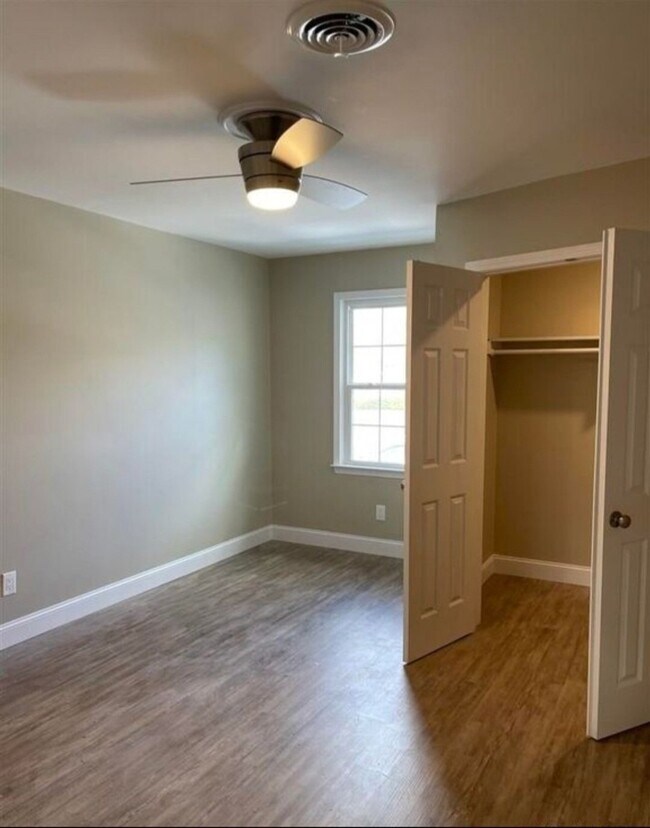 Photo - 2220 Oakwood Ln