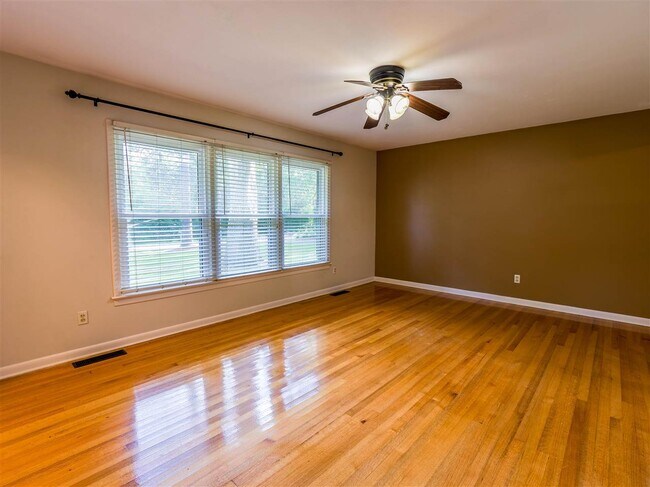 Photo - 2407 Miranda Ave