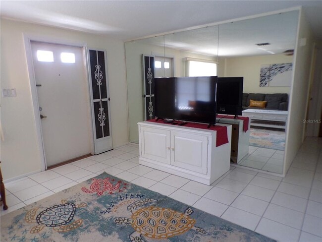 Photo - 772 S Ellicott Cir