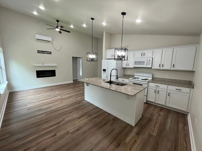 Building Photo - 7002 Old Tom Box Rd Unit B