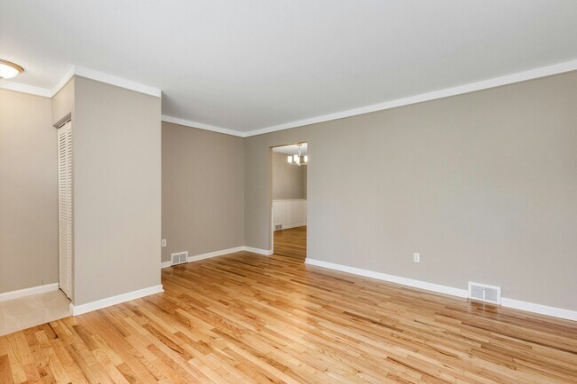 1319 Amelia St