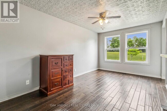 Photo - 487 Burbrook Pl