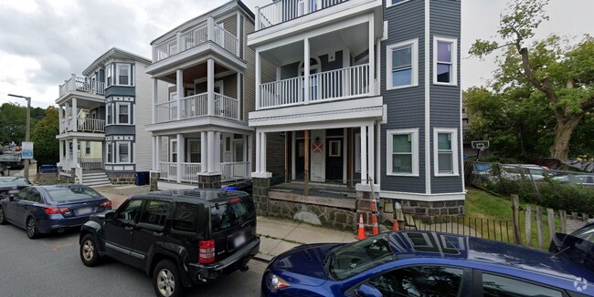 Building Photo - 11 Woodlawn St Unit 1 Rental