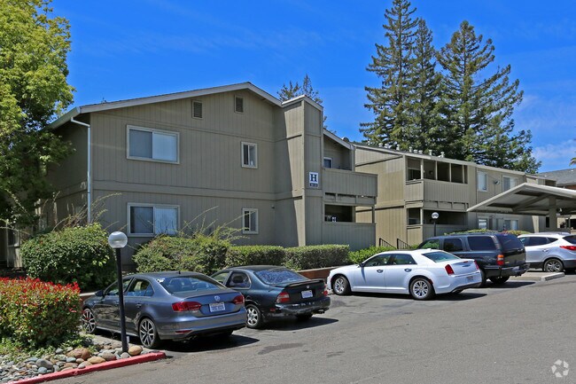 Photo - Silver Oaks Apartments