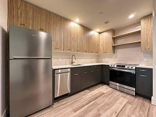 Building Photo - 1 bedroom in BRONX NY 10463 Unit 109 Rental