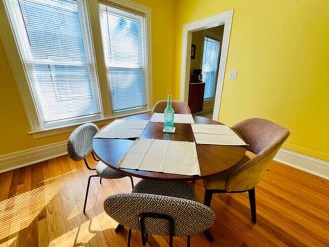 Photo - 121 College Pl