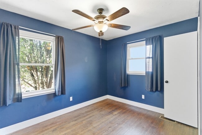 Photo - 900 Kingland Ave