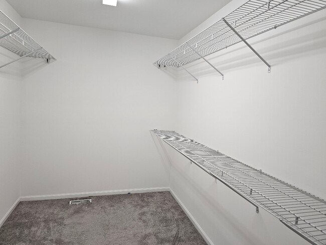 Photo - 113 English Oak Ln