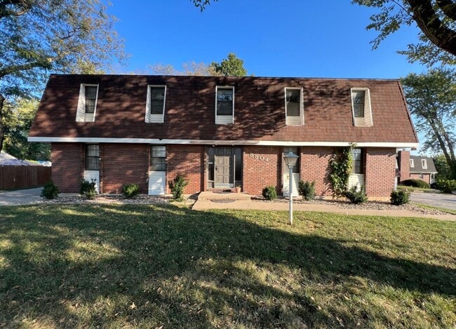 Building Photo - Cozy 2-Bedroom Apartment with Convenient F...