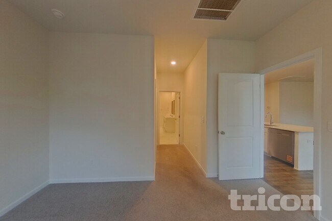 1079 Staghorn Ave