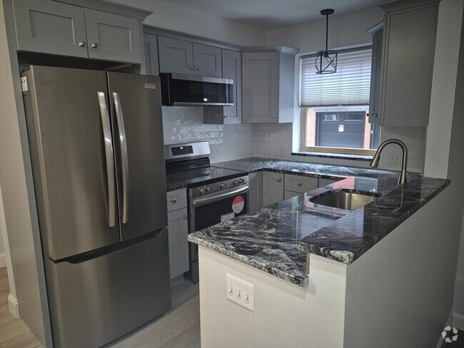 Building Photo - 209 Endicott St Unit 1 Rental